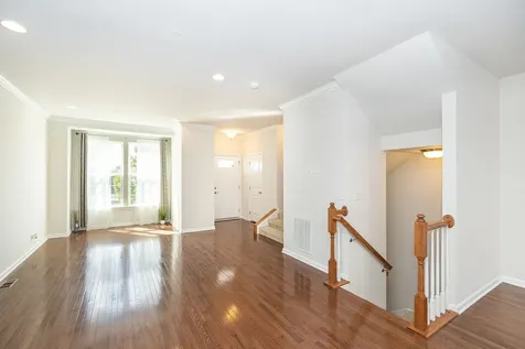 69 Nicholas Drive W Des Plaines IL 60016