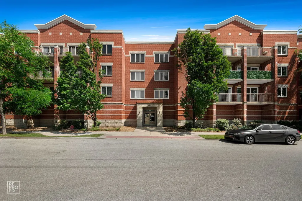 9864 Leland Avenue Schiller Park IL 60176