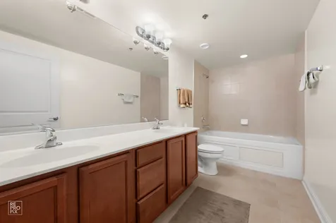 9864 Leland Avenue Schiller Park IL 60176