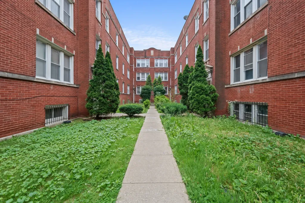1303 East 71st Place Chicago IL 60619