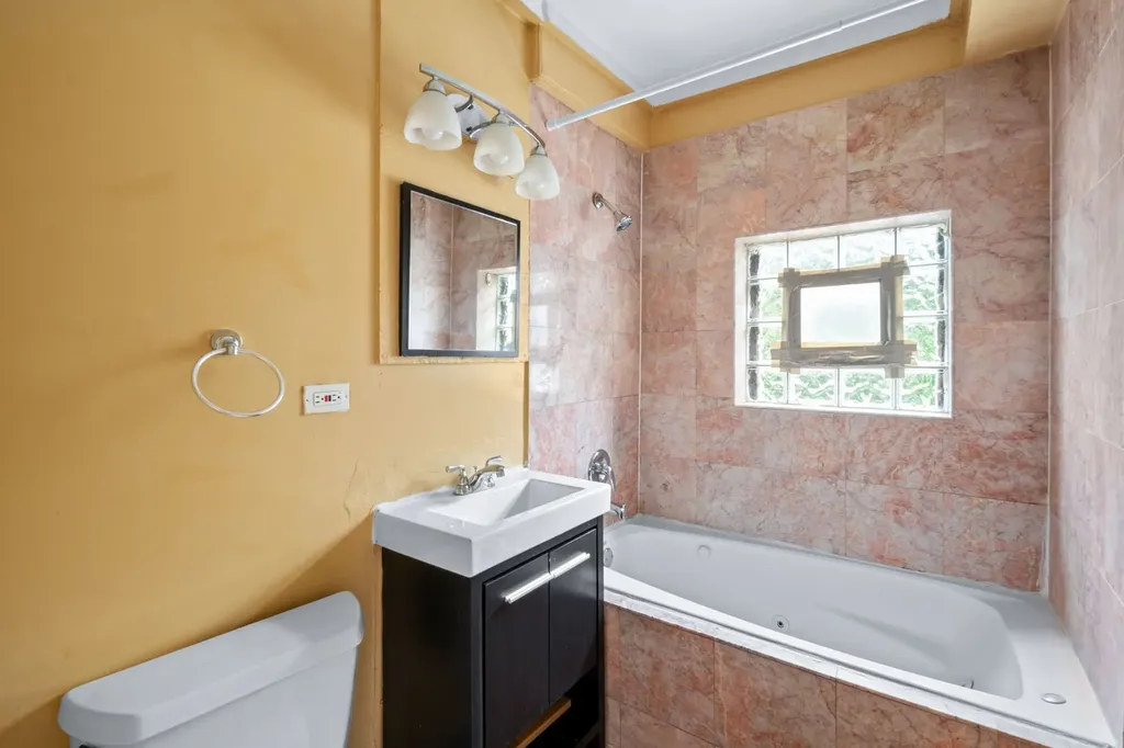 1303 East 71st Place Chicago IL 60619