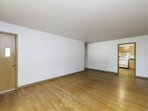 623 Mckinley Avenue Mundelein IL 60060