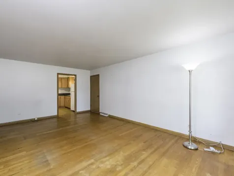 623 Mckinley Avenue Mundelein IL 60060