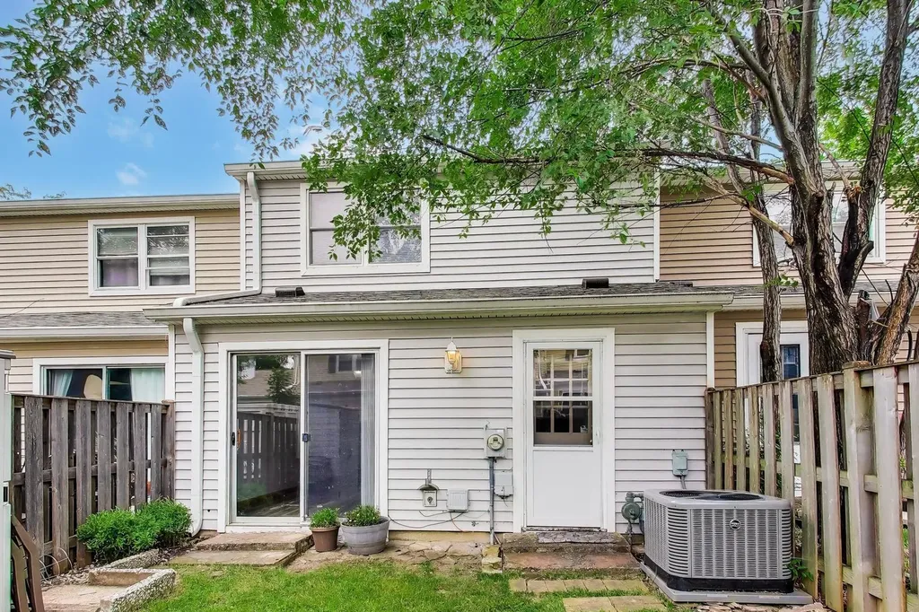 816 Mansfield Court Schaumburg IL 60194