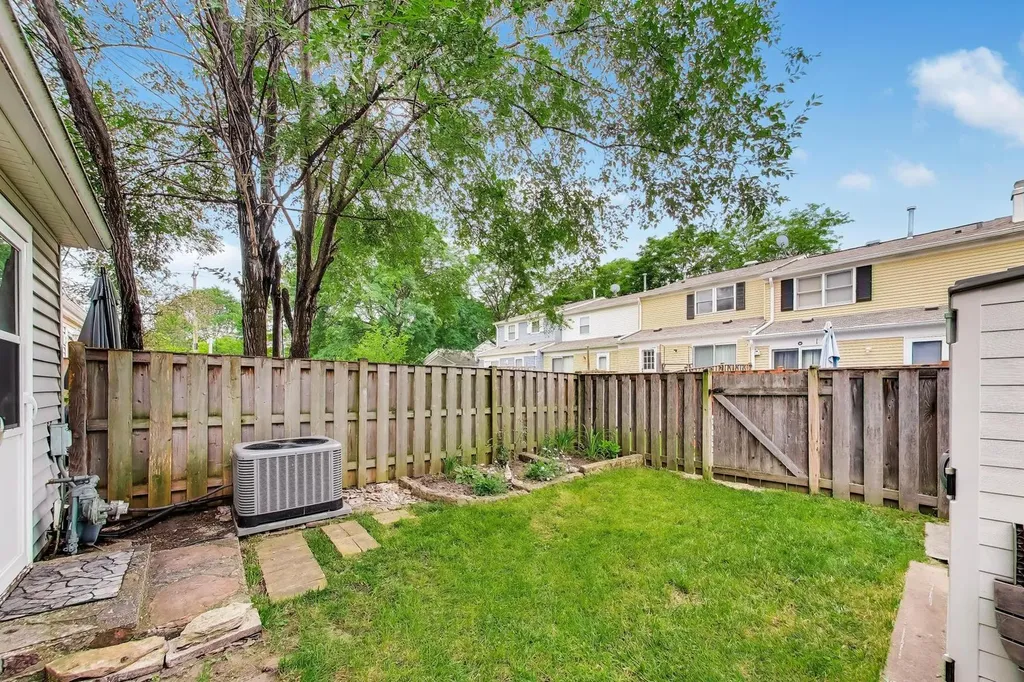 816 Mansfield Court Schaumburg IL 60194