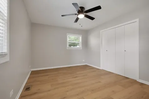 1060 Warwick Lane Elk Grove Village IL 60007