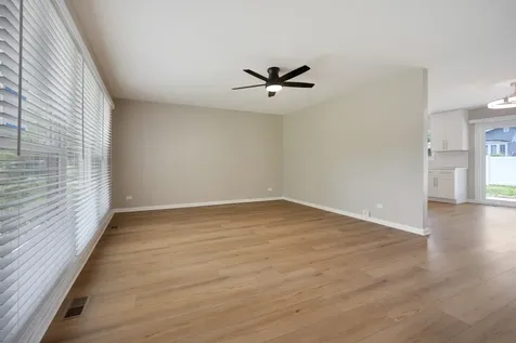 1060 Warwick Lane Elk Grove Village IL 60007