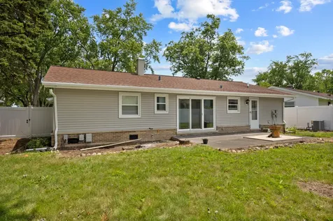 1060 Warwick Lane Elk Grove Village IL 60007