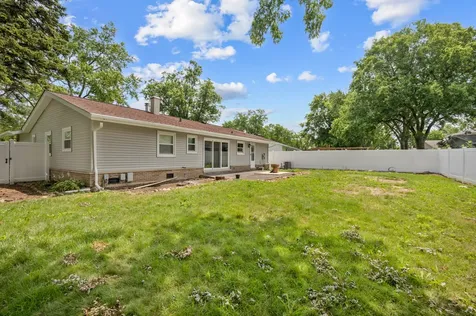 1060 Warwick Lane Elk Grove Village IL 60007