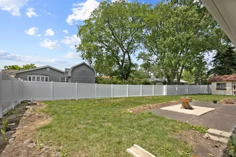 1060 Warwick Lane Elk Grove Village IL 60007