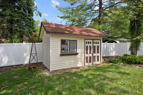 1060 Warwick Lane Elk Grove Village IL 60007