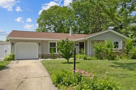 1060 Warwick Lane Elk Grove Village IL 60007