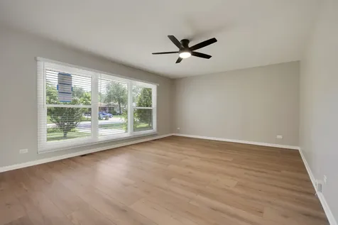 1060 Warwick Lane Elk Grove Village IL 60007