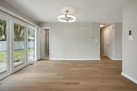 1060 Warwick Lane Elk Grove Village IL 60007
