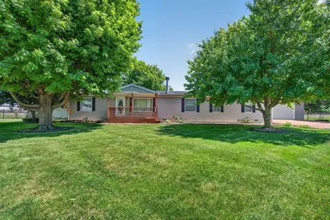 414 North Pine Street Gardner IL 60424