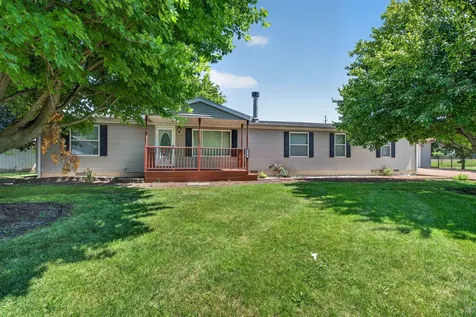 414 North Pine Street Gardner IL 60424