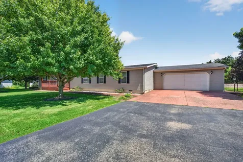 414 North Pine Street Gardner IL 60424
