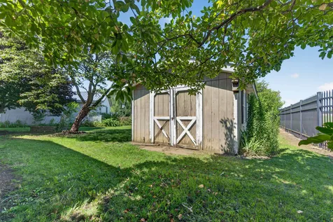 414 North Pine Street Gardner IL 60424