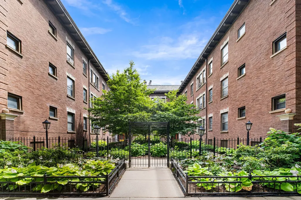 3749 North Pine Grove Avenue Chicago IL 60613