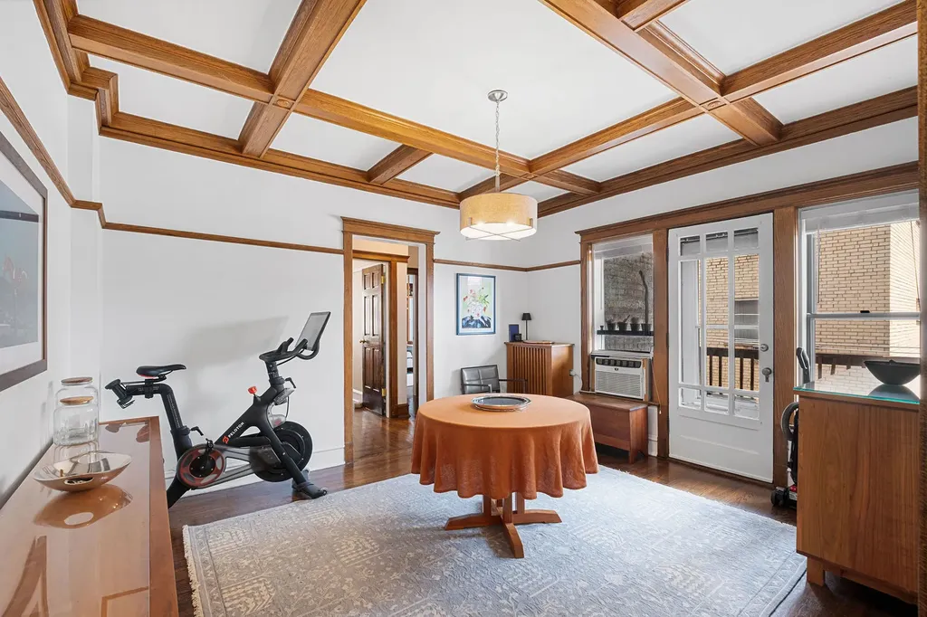 3749 North Pine Grove Avenue Chicago IL 60613