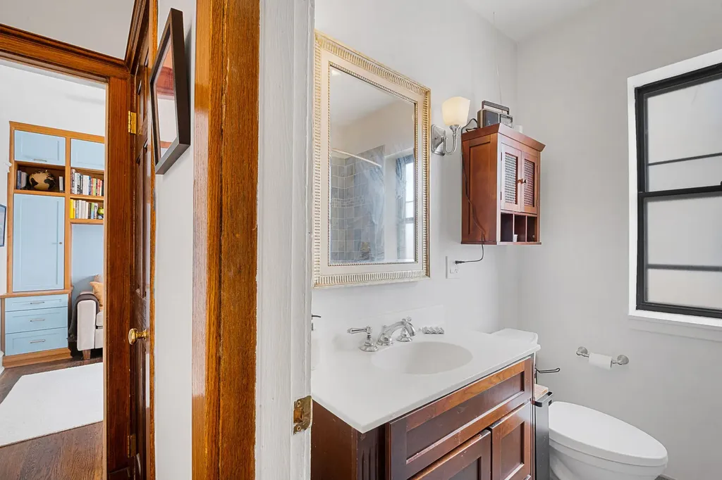 3749 North Pine Grove Avenue Chicago IL 60613