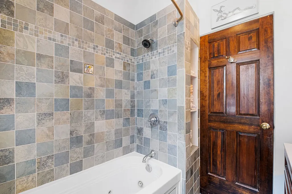 3749 North Pine Grove Avenue Chicago IL 60613