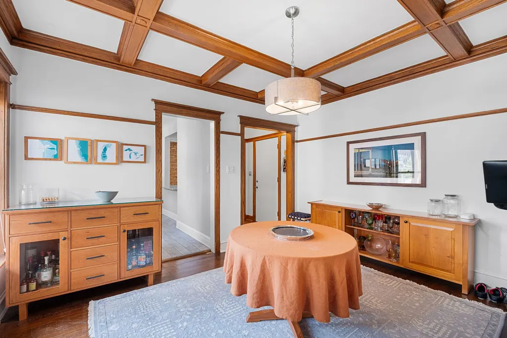 3749 North Pine Grove Avenue Chicago IL 60613