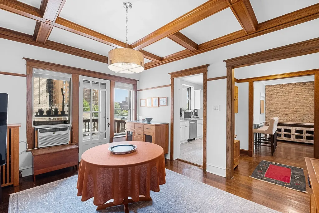 3749 North Pine Grove Avenue Chicago IL 60613