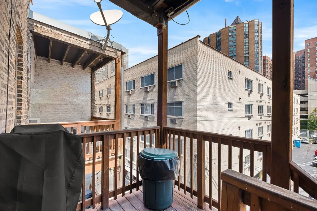 3749 North Pine Grove Avenue Chicago IL 60613