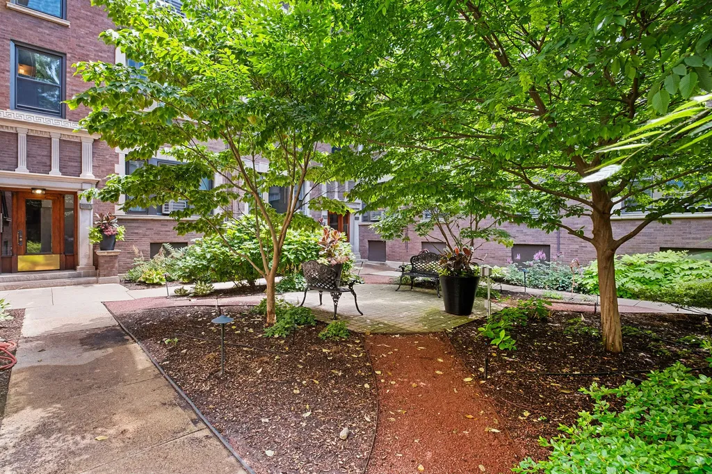 3749 North Pine Grove Avenue Chicago IL 60613
