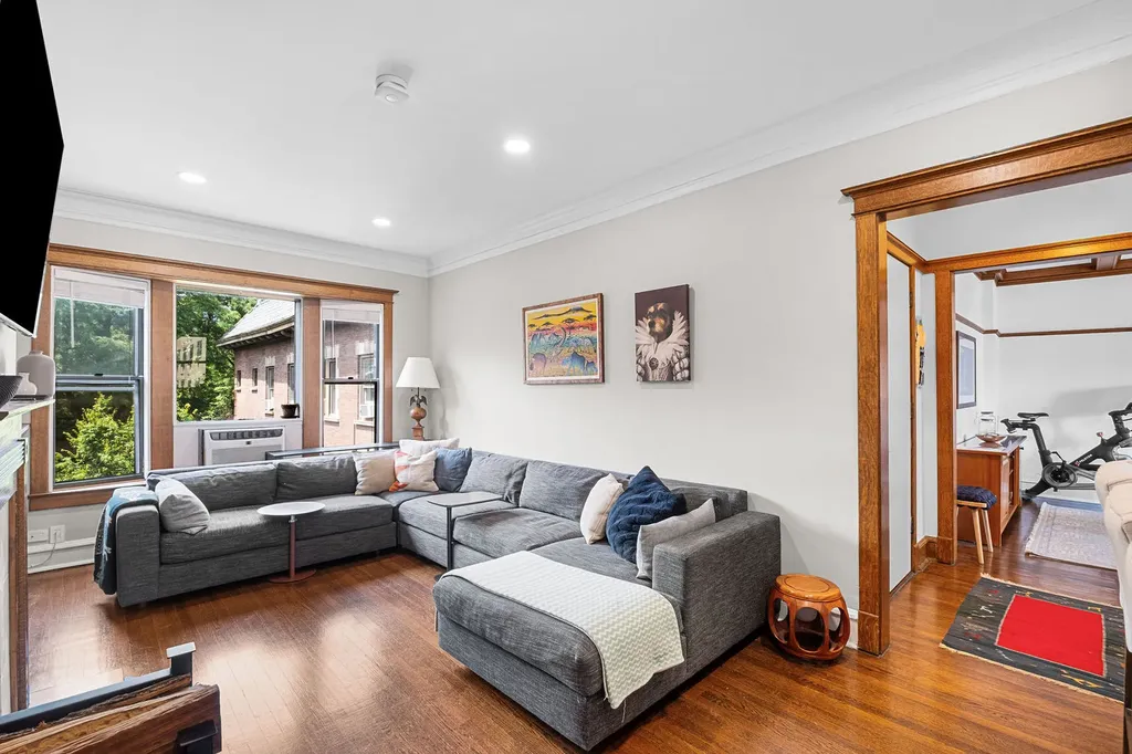 3749 North Pine Grove Avenue Chicago IL 60613
