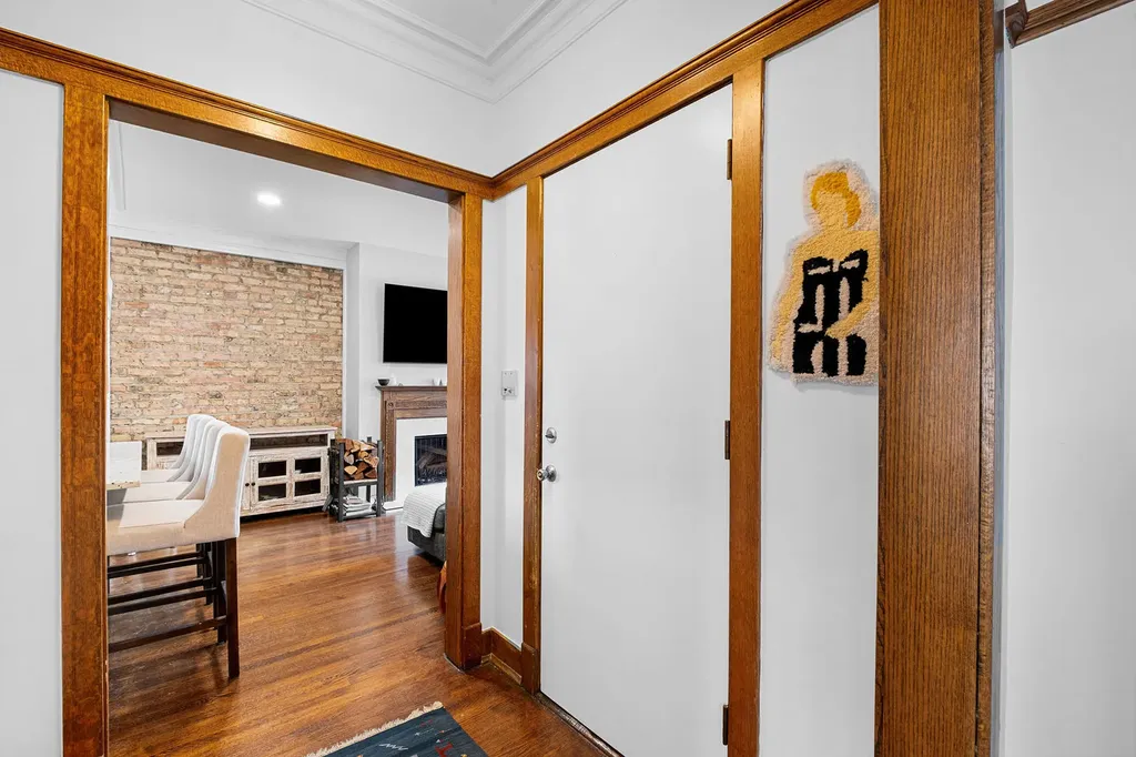 3749 North Pine Grove Avenue Chicago IL 60613