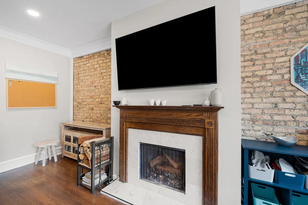3749 North Pine Grove Avenue Chicago IL 60613