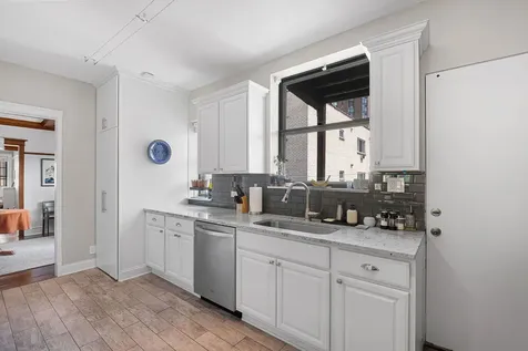 3749 North Pine Grove Avenue Chicago IL 60613