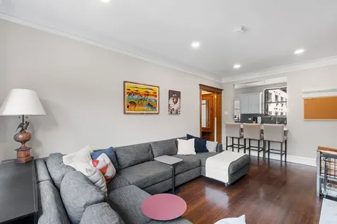 3749 North Pine Grove Avenue Chicago IL 60613