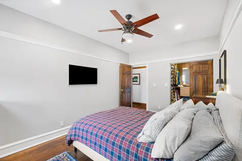 3749 North Pine Grove Avenue Chicago IL 60613