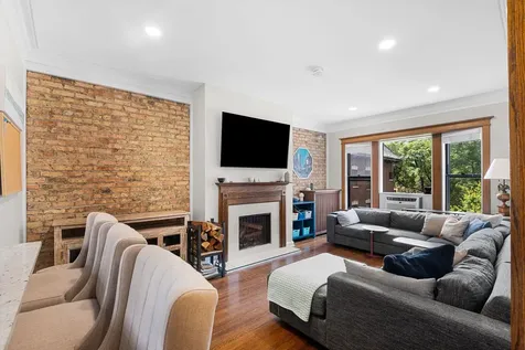 3749 North Pine Grove Avenue Chicago IL 60613