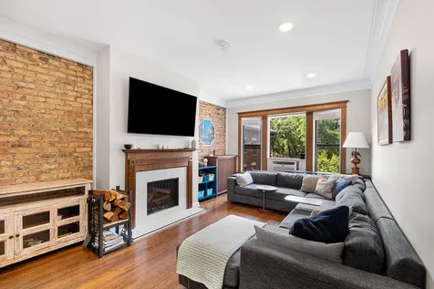 3749 North Pine Grove Avenue Chicago IL 60613