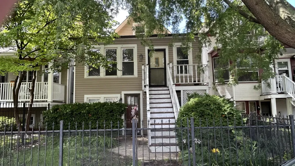 4136 North Bell Avenue Chicago IL 60618