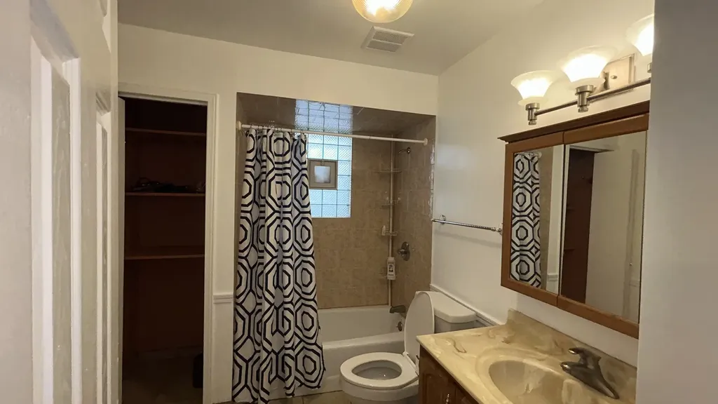 4136 North Bell Avenue Chicago IL 60618