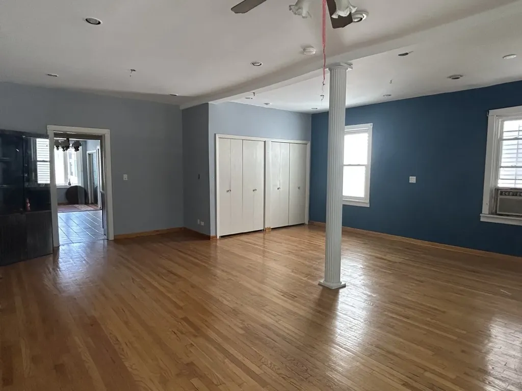 4136 North Bell Avenue Chicago IL 60618