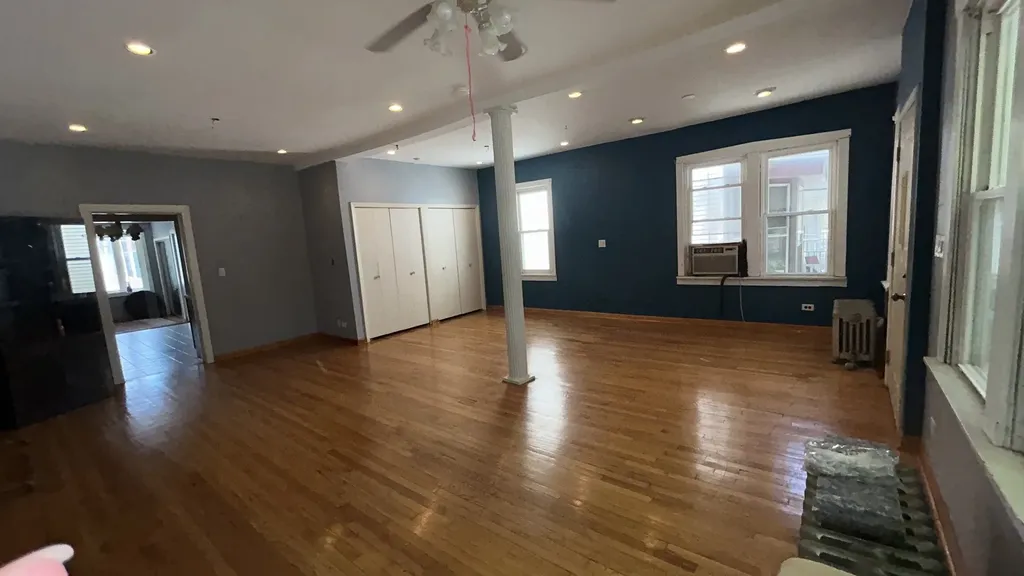 4136 North Bell Avenue Chicago IL 60618