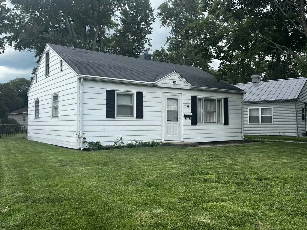 1353 Fairlawn Drive Rantoul IL 61866