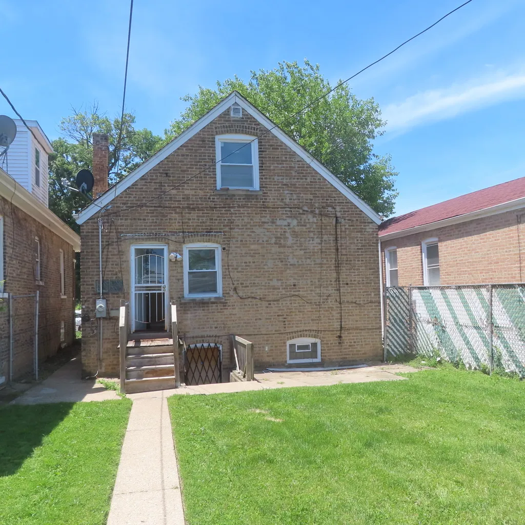10549 South Indiana Avenue Chicago IL 60628