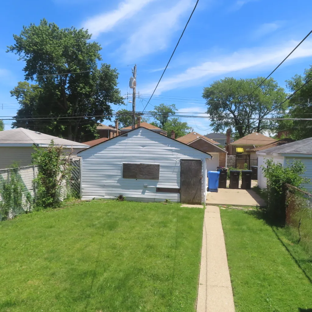 10549 South Indiana Avenue Chicago IL 60628