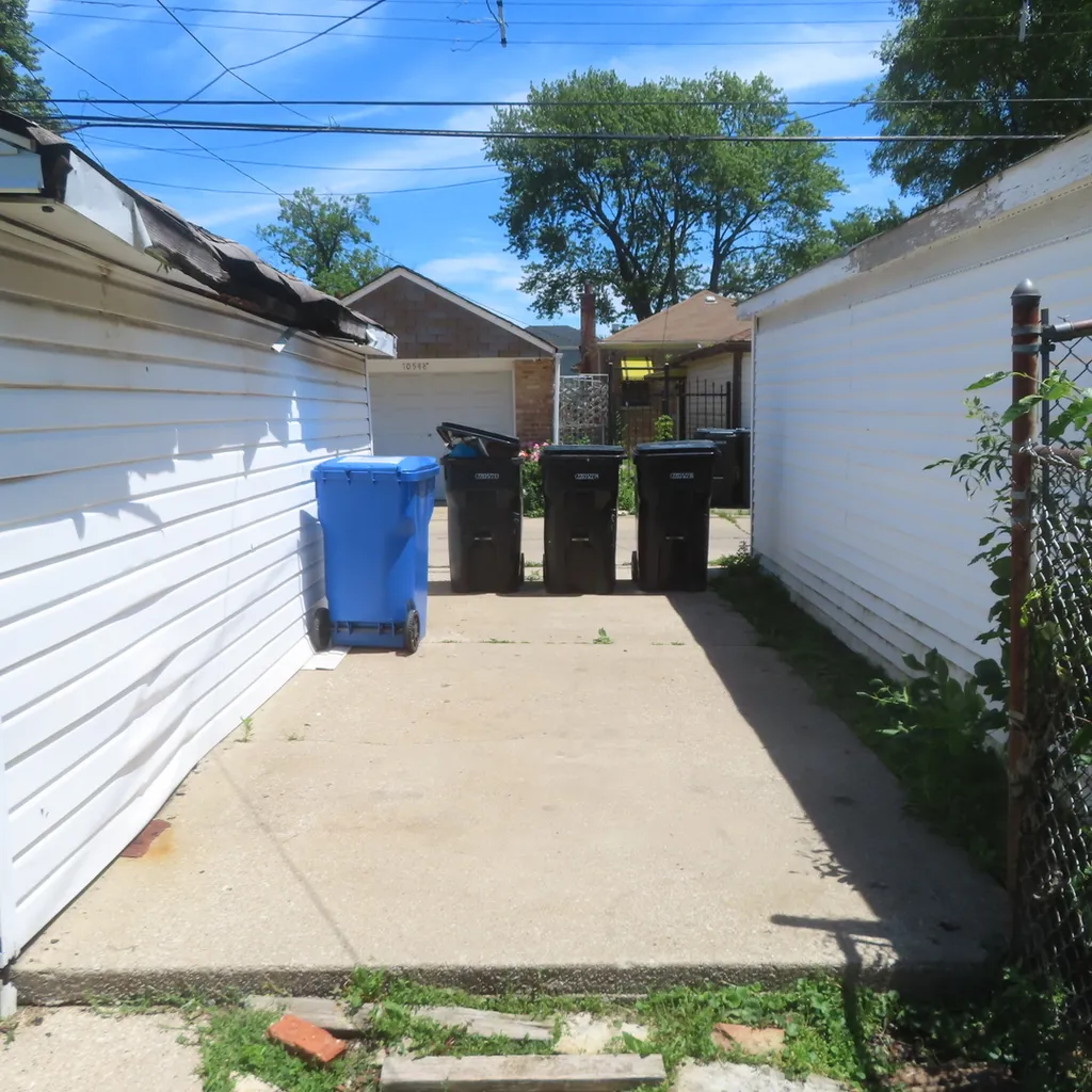 10549 South Indiana Avenue Chicago IL 60628