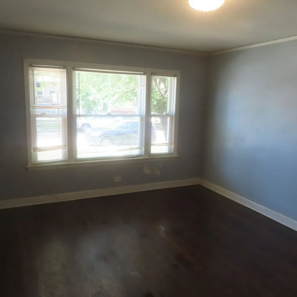 10549 South Indiana Avenue Chicago IL 60628