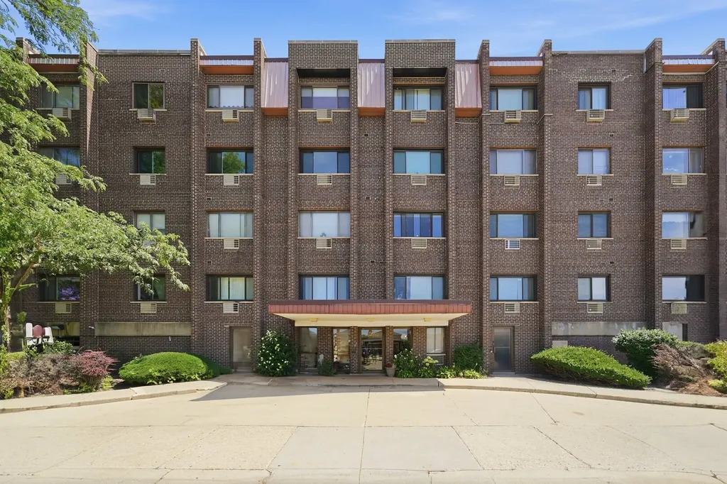 4623 North Chester Avenue Chicago IL 60656