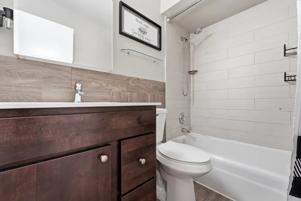 4623 North Chester Avenue Chicago IL 60656