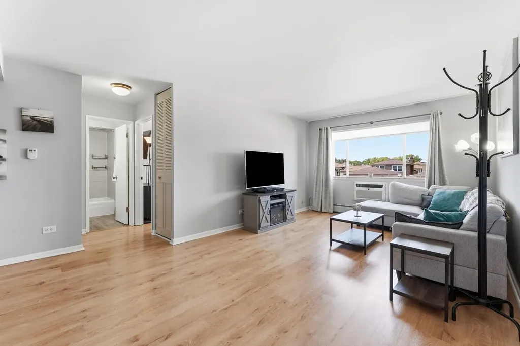 4623 North Chester Avenue Chicago IL 60656